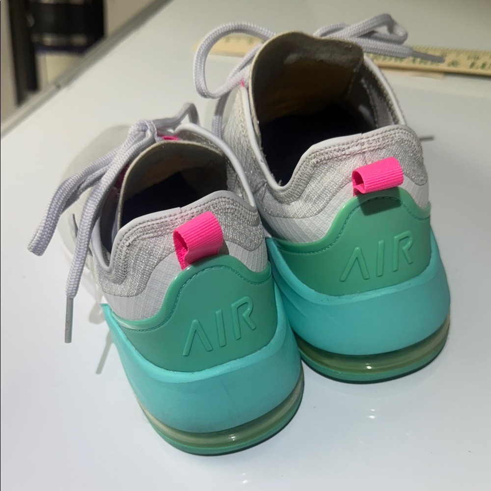 Nike Womens Air Max Motion 2 - Gray Running Shoes Sneakers Size 9.5 - Like New! - Picture 5 of 13